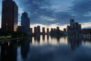 SIGMA 16mm F1.4 DC DNで撮影した隅田川の日の出